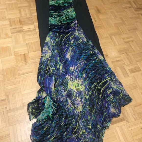 BCBG MAXAZRIA RUNWAY (M) Feminine Dress - Picture 4 of 7